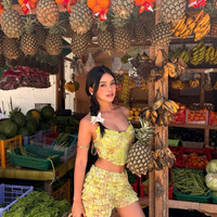 Robe longue plissée jaune à motif floral, col licou élégant, pour soirée, collection 2026, pour femme, par Custom Crop Top