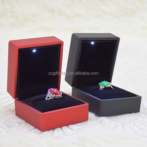 Factory Direct Supply Schmucks cha tullen Neueste Led Custom Logo Schwarze Verlobung sring Box mit LED-Licht - Product Image 5
