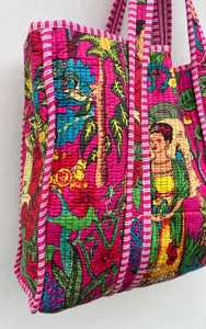 Bolso Tote de Algodón Acolchado con Estampado de Bloques Inspirado en la Herencia, Elegante Bolso de Hombro para Viajes y Compras - Product Image 4