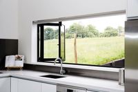 Porte pliante en aluminium marron avec stores intégrés, isolation thermique, pour usage extérieur et intérieur