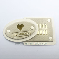 Étiquettes de vêtements en silicone avec impression de logo personnalisé, étiquettes de vêtements imprimées en silicone PU, étiquettes de jean en silicone