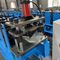 Machine de formage à froid entièrement automatique à grande vitesse pour la fabrication de capuchons de toit en acier coloré