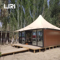 Hôtel de glamping de luxe à toit haut, salon de jardin, tente de safari avec parois