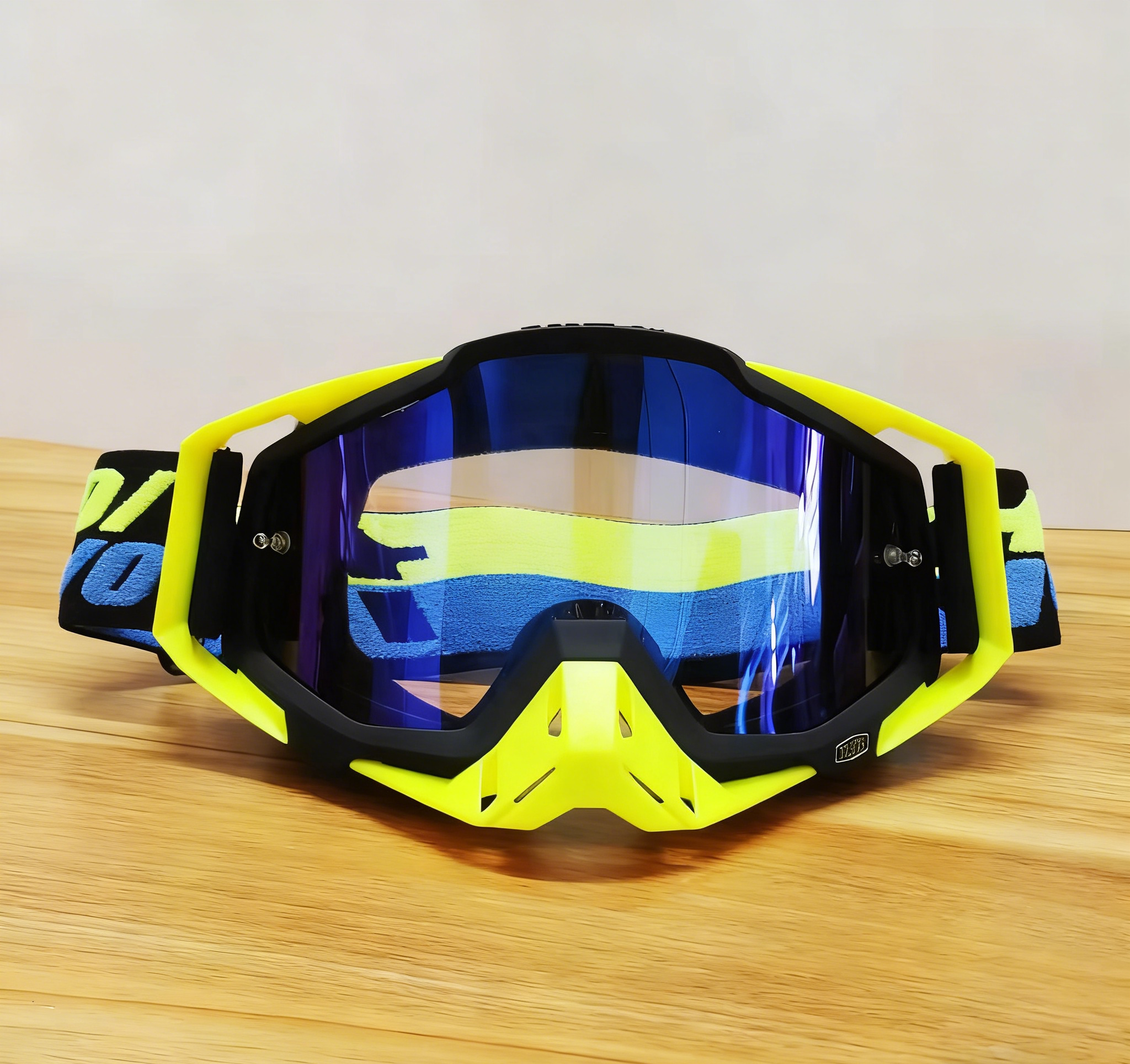 10 montures noires, nez jaune-bleu