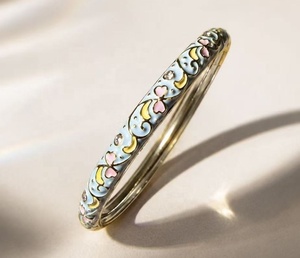 Pulsera de Aleación Chapada en Oro con Diseño Floral Retro y Diamantes Cloisonné para Mujer, Brazalete Hueco Pintado Estilo Antiguo, Económico y de Moda, Vintage - Product Image 6