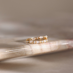 Anillo de Zirconia en Acero Inoxidable Chapado en Oro de 18K, Joyería Hipoalergénica de Lujo, Moderna y Premium para Mujer, Ideal para Uso Diario, Citas, Fiestas y Banquetes - Product Image 4