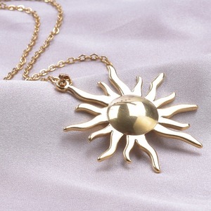 Collana Unisex con Pendente a Forma di Sole in Acciaio Inossidabile 304, Catena a Maglie con Fiamma Celeste in Oro e Argento - Product Image 3