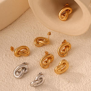 Diseño Creativo 18K Chapado en Oro 316L Acero Inoxidable Chapado en Oro Trendy Hipoalergénico Nudo Pendientes de Aro - Product Image 4