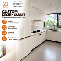 Meuble de cuisine blanc minimaliste avec rangement intégré et design d'angle pour projets de rénovation résidentielle contemporaine