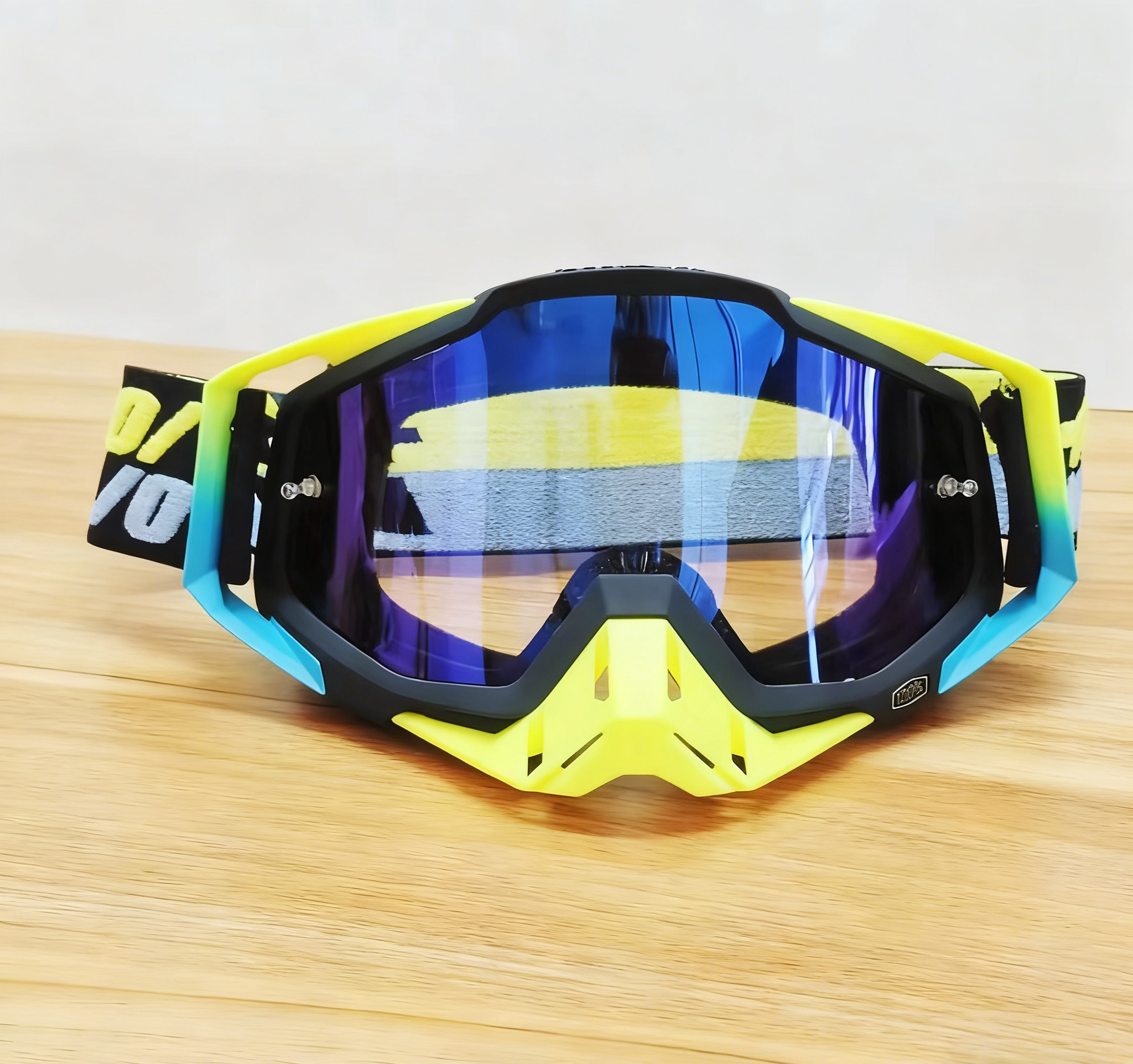 2 montures noires, double couleur, nez noir.