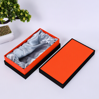 Couvercle orange et boîte-cadeau intérieure en satin haut de gamme avec laminage brillant gaufrage impression UV en gros