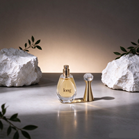 Flacon de parfum élégant en verre en forme de goutte d'eau avec bouchon en verre sphérique, col côtelé doré, livré avec du parfum liquide
