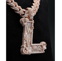 Pendentif en moissanite exquis avec un éclat brillant, design élégant, parfait pour les mariages, les fêtes ou comme accessoire de mode quotidien