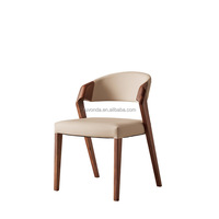 Chaise en bois massif de frêne de qualité supérieure, style nordique, avec revêtement en cuir de luxe, pour restaurants et cafés.