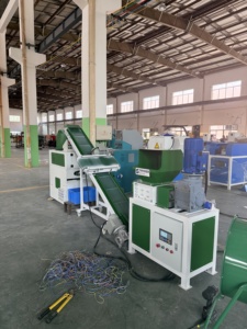 Máquina de reciclaje de trituradora de granulador de alambre nueva y usada Mercado de China para motor de procesamiento de aluminio <span class=keywords><strong>como</strong></span> componente central - Product Image 2