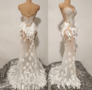 Abito lungo <span class=keywords><strong>da</strong></span> <span class=keywords><strong>donna</strong></span> senza spalline con perle e piume, in rete trasparente, modello a sirena con strascico, per serate eleganti - Sehe Fashion - Product Image 6