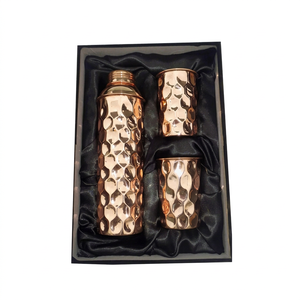 Botella de Agua de Cobre Puro con Diseño de Corte de Diamante Premium, Juego de Regalo con Dos Vasos de Cobre, para Beber Directamente, Ecológica, Varios Tamaños - Product Image 1