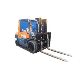 Chariot élévateur TCM d'occasion de 5 tonnes, mât à 2 étages, moteur diesel, faible nombre d'heures, hauteur de levage de 3000 mm, boîte de vitesses, moteur bien entretenu, prêt à travailler - Product Image 1