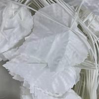 Feuille Artificielle Synthétique Colorée pour Décoration de Mariage et d'Hôtel – Fournisseur d'Usine – Branche de Feuille de Vigne en Plastique Rose, Blanc, Or
