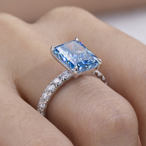 Bague de fiançailles en or 18 carats MSR-2181 avec diamant bleu rond taillé fantaisie et accents de diamants pour femme, style classique - Product Image 2
