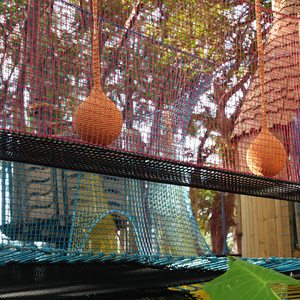 Ropecube Équipement de jeu pour parcs forestiers : Filet d'escalade anti-corrosion pour zones de loisirs écologiques, Cabane dans <span class=keywords><strong>les</strong></span> arbres en bois de forme personnalisée - Product Image 1