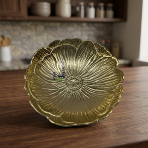 Plato Decorativo de Metal con Forma de Flor, Diseño Oriental Grabado a Mano, Color Dorado, para Fiestas - Product Image 6