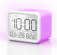 Jam Alarm Elektronik Portabel Modern untuk Anak-anak, Dapat Diisi Ulang, Dilengkapi Dimmer, Bertenaga Baterai, Digital, Bentuk Persegi, Jam Meja, Tampilan Suhu