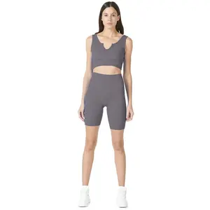 Conjunto Deportivo de Punto Acanalado sin Costuras para Mujer, Ropa Deportiva de 2 Piezas Gris con Almohadillas Extraíbles, Secado Rápido, Top Corto sin Mangas y Cintura Alta - Product Image 3