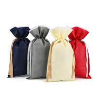 Bolsa de tela no tejida impermeable ecológica negra y roja con cordón, personalizada con logo impreso, para almacenamiento de dulces, regalos y joyas.