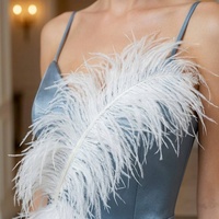 Robe de soirée bleu acier en satin à fines bretelles, ceinture à plumes, fente diagonale haute, longueur ras du sol, robe de bal OEM