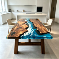 Table de salle à manger artisanale en noyer avec résine époxy effet vague océanique, bord naturel en bois massif, table en résine marine pour villa et restaurant