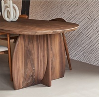 Nordischer Wabi-Sabi Stil Massivholz-Esstisch-Set mit Walnussfarben-Finish Unregelmäßige Form für Zuhause Besprechungen/Diskussionen