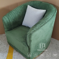 Fauteuil de salon moderne de qualité supérieure avec base en bois et revêtement en velours vert capitonné