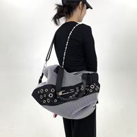 Tas Tote Y2K Street Personalized Millennium Spicy Girl dengan Pin Splicing, Kapasitas Besar, Tas Selempang Bahu Tunggal