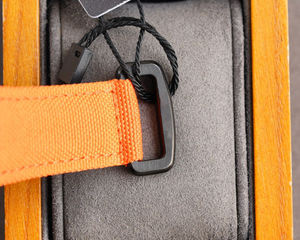 Reloj de Cuarzo de Lujo para Hombre con Fibra de Carbono, Esfera con Diseño de Cuadrícula de Tenis, Correa de Acero Hueca, Diseño Moderno, Caja y Correa Resistentes al Agua, Regalo - Product Image 3