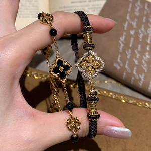 Set di Bracciali Vintage a Quadrifoglio, Bracciali Impilabili con Catena Intrecciata Placcata Oro Stile Old Money per Donna, Regalo di Gioielleria per Feste - Product Image 1