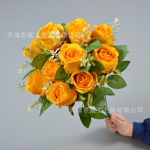 ช่อดอกกุหลาบประดิษฐ์ 10 ดอก สีเหลืองส้ม พร้อมใบสีเขียว สำหรับตกแต่งงานแต่งงานและบ้าน - Product Image 1