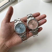 Montre analogique à quartz pour femme en acier inoxydable avec logo personnalisé de luxe, verre saphir, fermoir papillon, résistante à l'eau pour les affaires