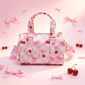 Regalo per Lei: Borsa a Tracolla Cilindrica con Stampa Ciliegie Rosa, Borsa da Viaggio in Nylon, Stile Coquette, Mini Borsone - Product Image 1