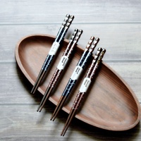 Baguettes japonaises en bois massif avec design antidérapant, motif fleur de cerisier et écaille de tortue, pour restaurants de sushi (vente en gros)