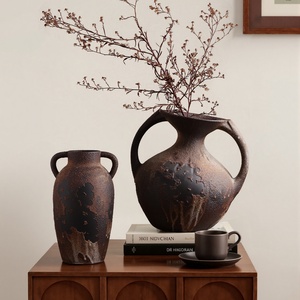 Ensemble de vases en céramique rustiques et écologiques faits à la main avec poignées, finition mate, style Wabi Sabi, brun vieilli, pour la décoration intérieure - Product Image 2