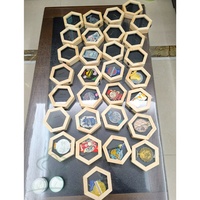 Soporte de exhibición de medallas de madera, caja de almacenamiento de decoración de pared, hexagonal, panal