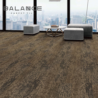 Carrelage de Moquette Amovible Épais Commercial Décoratif Entrelacé Tissé Tufté Jacquard en PP VE à Prix Abordable pour Bureau