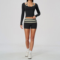 Ensemble de yoga Bnice 4549 pour femme, haut court à rayures et à col halter, pantalon évasé 3-en-1 et short, tenue de fitness et de pilates