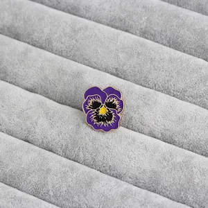 Mano pintado púrpura flor Mini broche Denim traje de sombrero insignia joyería decoración solapa esmalte Pin