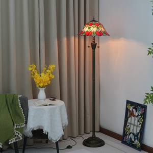 Lámpara de pie Tiffany de alta calidad a precio Goos de Venta caliente con pantalla de lámpara de vidriera hecha a mano, pie Vintage para sala de estar - Product Image 1