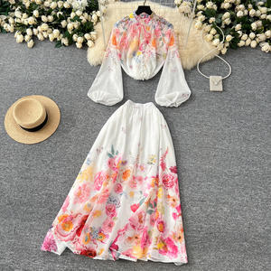 Ensemble deux pièces romantique à motifs floraux : haut court à manches bouffantes transparentes et jupe longue fluide, parfait pour les vacances d'été et les escapades à la plage - Product Image 1