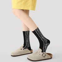 Nouvelles chaussettes mi-mollet à carreaux floraux pour femmes, tendance Instagram, style littéraire, chaussettes personnalisées avec logo, style artistique, chaussettes tendance et originales pour femmes