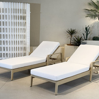 Chaise longue de piscine avec accoudoirs, coussin et dossier réglable pour terrasse extérieure