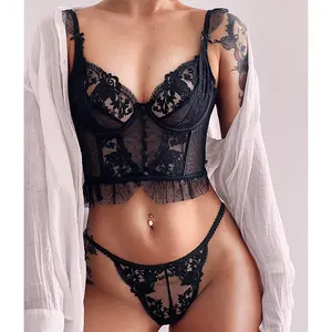 Acquista Set reggiseno in pizzo da donna di vendita caldo Lingerie di moda See Through mutandine e reggiseno Set 2 pezzi reggiseno e slip